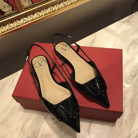 ヴァレンティノ サンダル