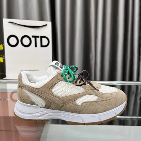 ミュウミュウ カジュアルシューズ