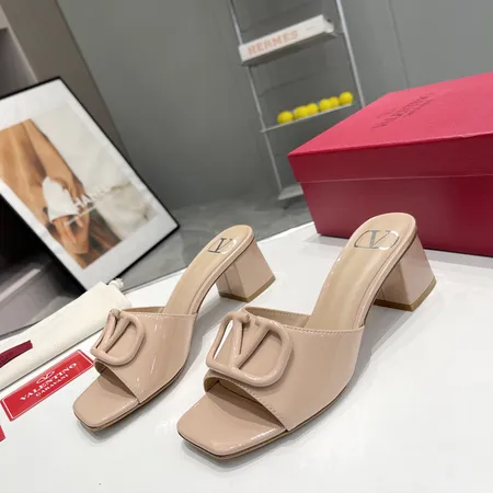 ヴァレンティノ サンダル