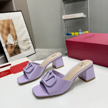 ヴァレンティノ サンダル