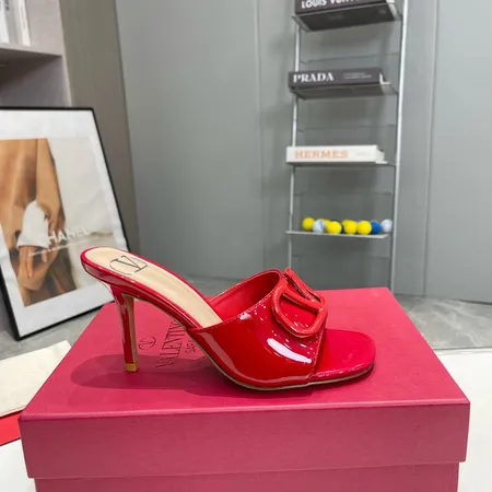 ヴァレンティノ サンダル