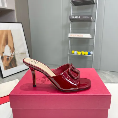 ヴァレンティノ サンダル