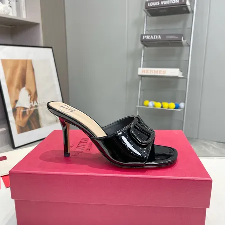 ヴァレンティノ サンダル