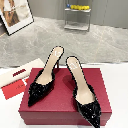 ヴァレンティノ サンダル