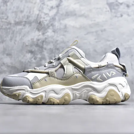 フィラ スニーカー