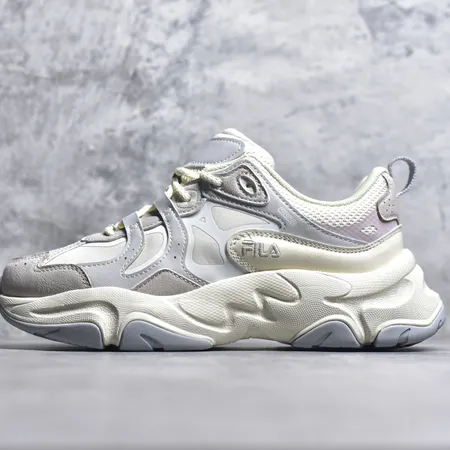 フィラ スニーカー