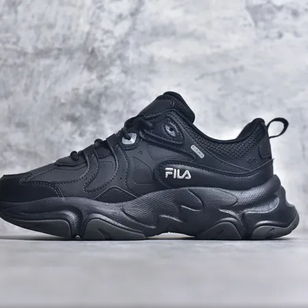 フィラ スニーカー