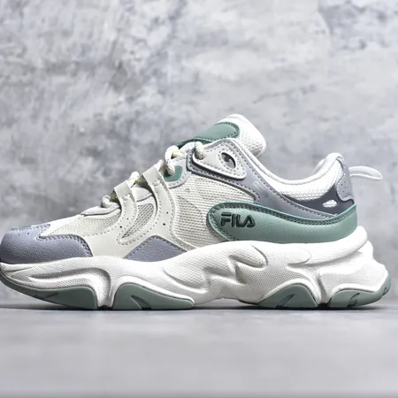 フィラ スニーカー