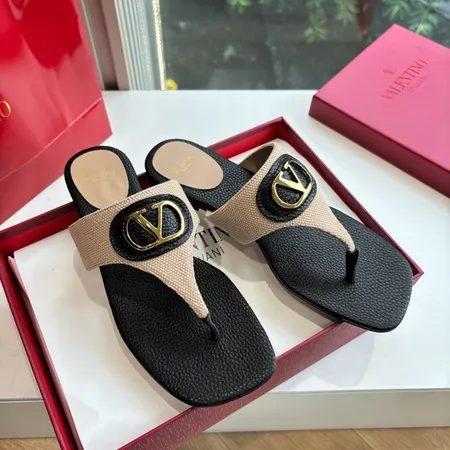 ヴァレンティノ スリッパ