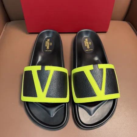 ヴァレンティノ スリッパ