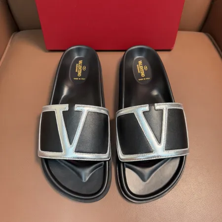 ヴァレンティノ スリッパ