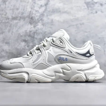 フィラ スニーカー