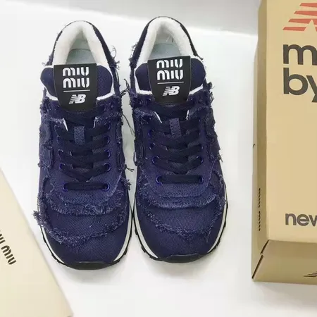 ミュウミュウ カジュアルシューズ