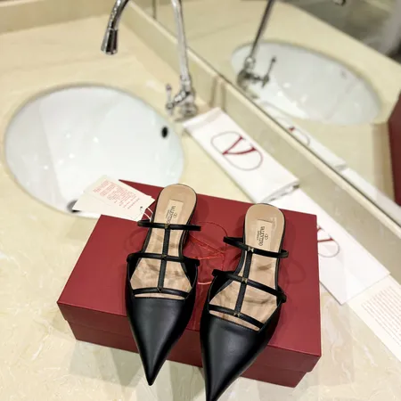 ヴァレンティノ スリッパ