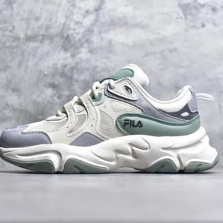 フィラ スニーカー