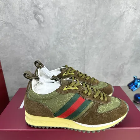 グッチ カジュアルシューズ