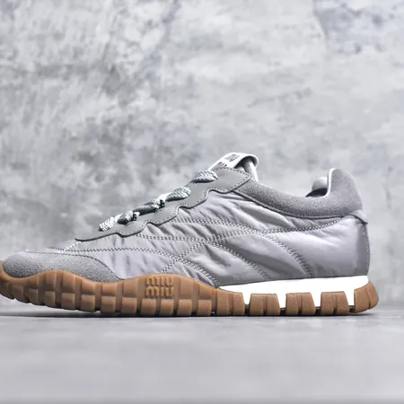 ミュウミュウ スニーカー