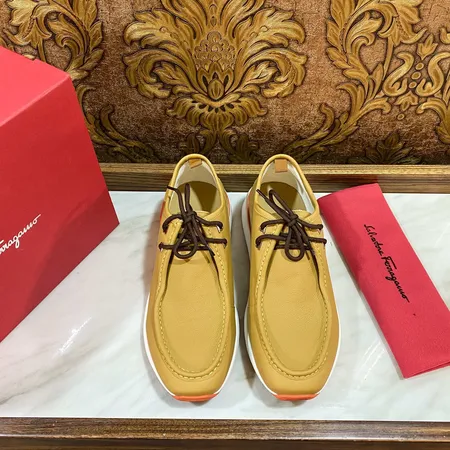 フェラガモ カジュアルシューズ