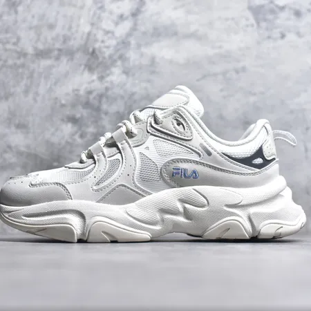 フィラ スニーカー