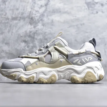 フィラ スニーカー