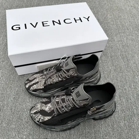 ジバンシィ スニーカー