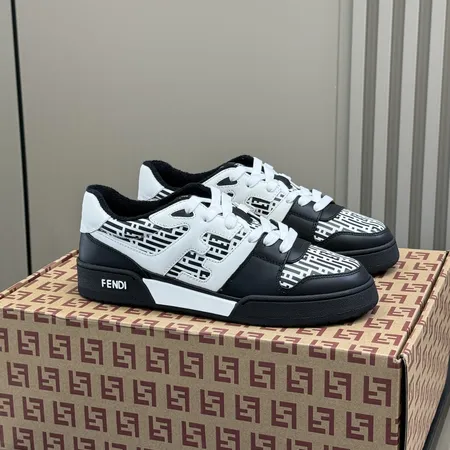フェンディ カジュアルシューズ