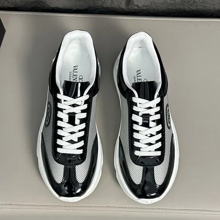 ヴァレンティノ スニーカー