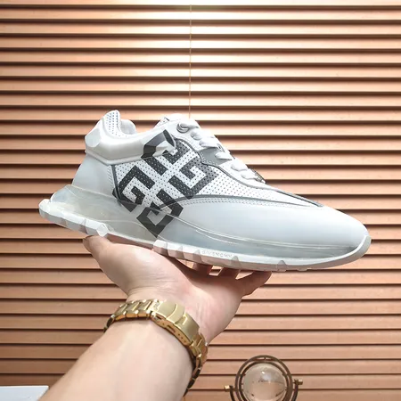 ジバンシィ スニーカー