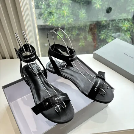 バレンシアガ サンダル
