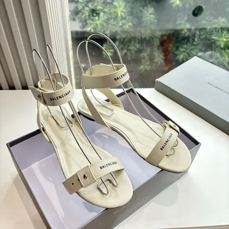 バレンシアガ サンダル