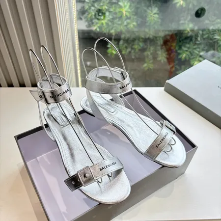 バレンシアガ サンダル