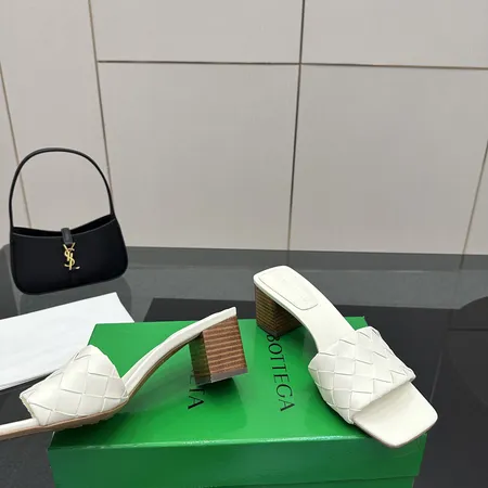 ボッテガ ヴェネタ サンダル