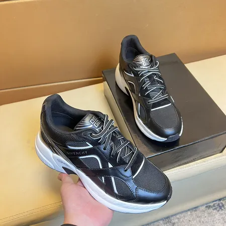 ジバンシィ カジュアルシューズ