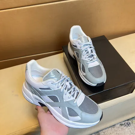 ジバンシィ カジュアルシューズ