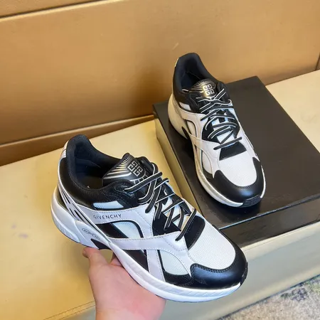 ジバンシィ カジュアルシューズ