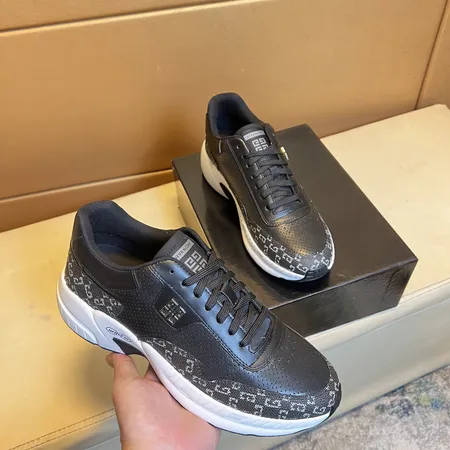 ジバンシィ カジュアルシューズ