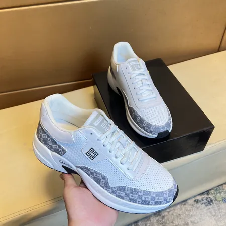 ジバンシィ カジュアルシューズ