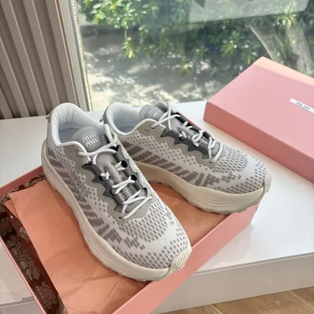 ミュウミュウ スニーカー