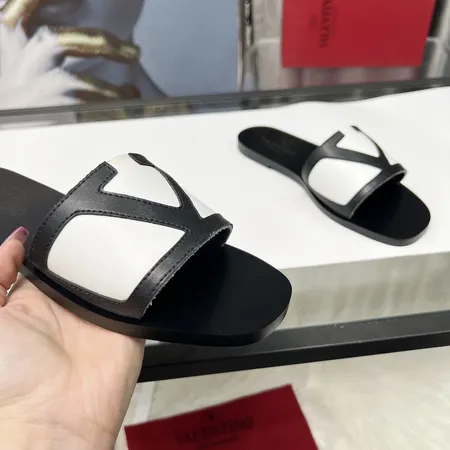 ヴァレンティノ スリッパ