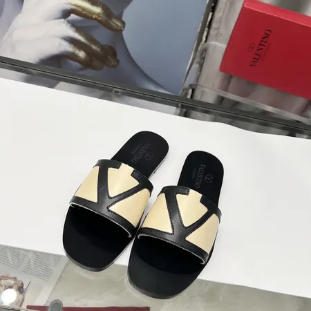 ヴァレンティノ スリッパ