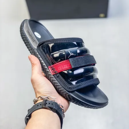 エアジョーダン スリッパ