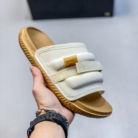 エアジョーダン スリッパ