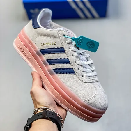 アディダス カジュアルシューズ