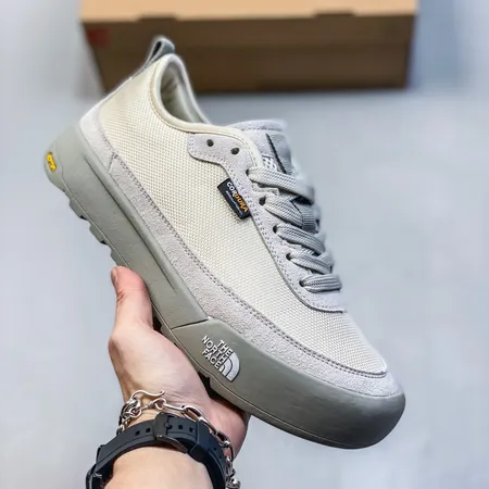 ノースフェイス スニーカー