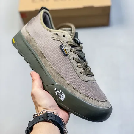 ノースフェイス スニーカー