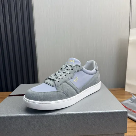 プラダ カジュアルシューズ