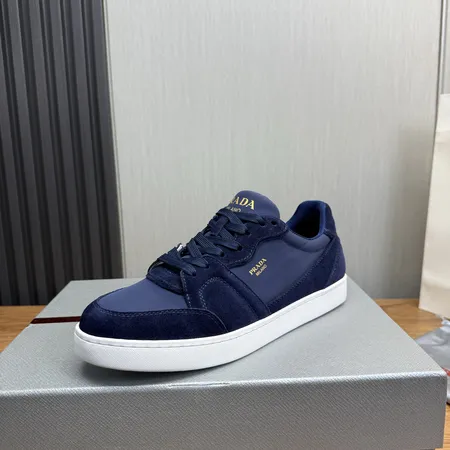 プラダ カジュアルシューズ