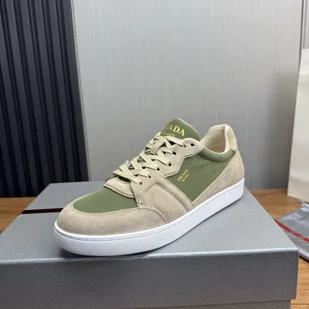 プラダ カジュアルシューズ