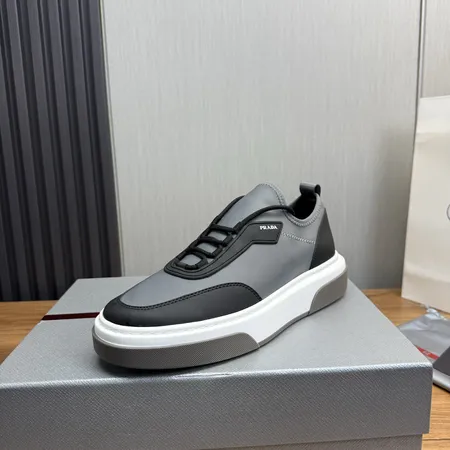 プラダ カジュアルシューズ