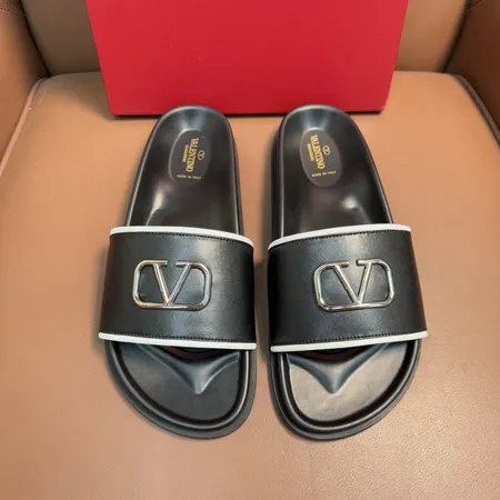 ヴァレンティノ スリッパ